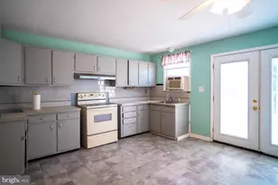 2218 Gaylawn Dr, Baltimore, MD 21227 - Photo 8