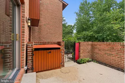 6103 Buckingham Manor Drive, Baltimore, MD 21210 - Photo 8