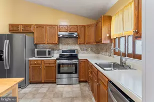 7924 Galloping Cir, Baltimore, MD 21244 - Photo 10