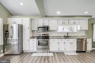 8206 Bear Creek Dr, Baltimore, MD 21222 - Photo 16