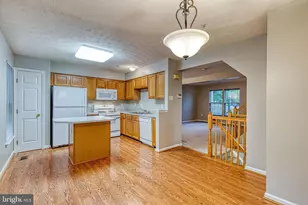 27 Silver Birch Ct, Owings Mills, MD 21117 - Photo 8