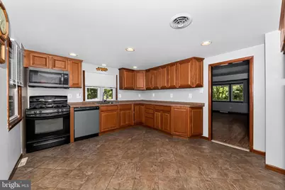 2021 Holly Neck, Baltimore, MD 21221 - Photo 2