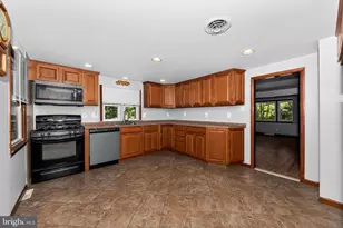 2021 Holly Neck, Baltimore, MD 21221 - Photo 2