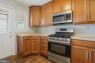 33 Bladen Rd, Baltimore, MD 21221 - Photo 12