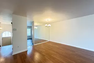 23 Valley Crossing Cir, Cockeysville, MD 21030 - Photo 4