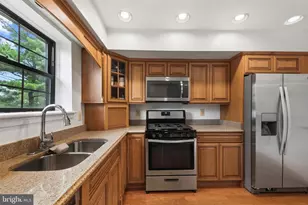 22 Alanbrooke Ct, Towson, MD 21204 - Photo 6