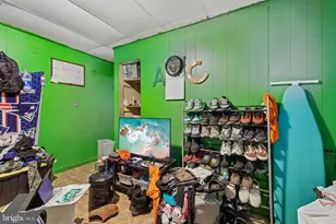 525 Winters Ln, Baltimore, MD 21228 - Photo 18