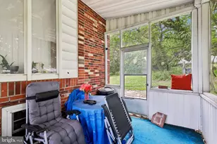 525 Winters Ln, Baltimore, MD 21228 - Photo 4
