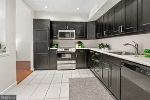 25 Stonehenge Cir, Pikesville, MD 21208 - Photo 10