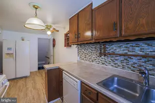1021 Foxchase Ln, Essex, MD 21221 - Photo 18