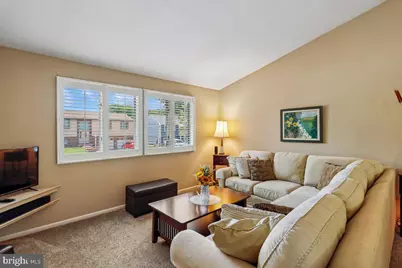 146 Holly Circle, Baltimore, MD 21221 - Photo 4