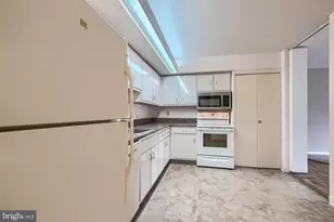 37 Stonehenge Cir, Pikesville, MD 21208 - Photo 18