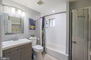 1024 Kenilworth Dr, Towson, MD 21204 - Photo 32