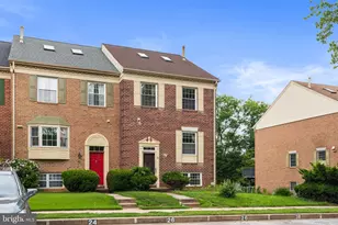 28 Valley Crossing Cir, Cockeysville, MD 21030 - Photo 2