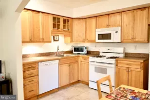 9 Suntop Ct, Baltimore, MD 21209 - Photo 2