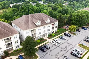8809 Stoneridge Cir, Pikesville, MD 21208 - Photo 4