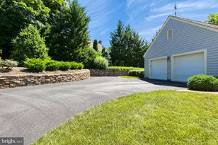 25 Dembeigh Hill Cir, Baltimore, MD 21210 - Photo 2