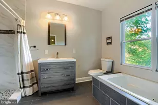 6604 Sherwood Rd, Baltimore, MD 21239 - Photo 10