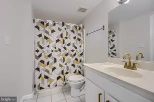 4 Carmichael Ct, Catonsville, MD 21228 - Photo 10