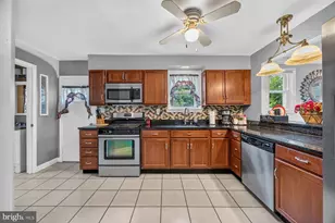724 Charing Cross Rd, Baltimore, MD 21229 - Photo 12