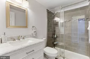 28 Allegheny Ave, Towson, MD 21204 - Photo 18