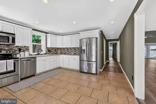 3704 Edgewater Pl, Dundalk, MD 21222 - Photo 4