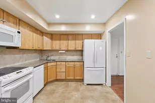 2 High Stepper Ct, Pikesville, MD 21208 - Photo 2