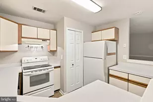 24 Deer Run Ct, Baltimore, MD 21227 - Photo 16