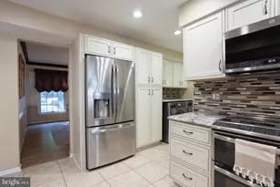 2812 Moores Valley Dr, Baltimore, MD 21209 - Photo 18