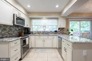 2812 Moores Valley Dr, Baltimore, MD 21209 - Photo 16