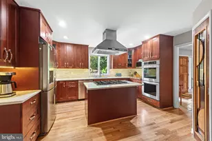 10 Winterberry Ct, Glen Arm, MD 21057 - Photo 10
