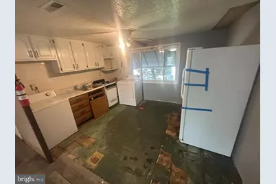 2421 Saratoga Avenue, Baltimore, MD 21227 - Photo 10