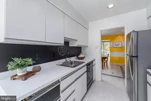 13 Hampshire Woods Ct, Towson, MD 21204 - Photo 6