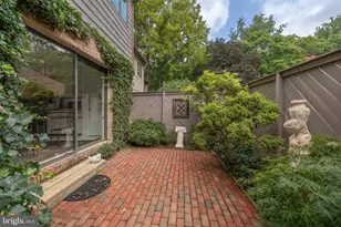 13 Hampshire Woods Ct, Towson, MD 21204 - Photo 2