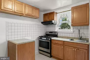 921 Maiden Choice Ln, Baltimore, MD 21229 - Photo 8