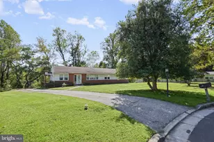 4 Peachtree Ct, Baltimore, MD 21208 - Photo 2