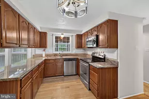 7920 Main Falls Cir, Baltimore, MD 21228 - Photo 8