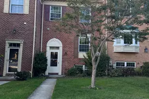 7 Valley Crossing Cir, Cockeysville, MD 21030 - Photo 2