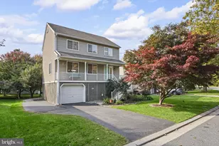 121 Mariners Point Dr, Middle River, MD 21220 - Photo 2