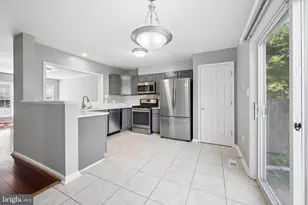 656 Villager Cir, Baltimore, MD 21222 - Photo 6