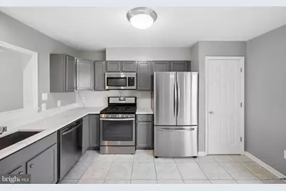 656 Villager Circle, Baltimore, MD 21222 - Photo 8