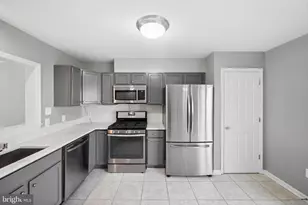 656 Villager Cir, Baltimore, MD 21222 - Photo 8