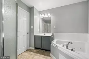 656 Villager Cir, Baltimore, MD 21222 - Photo 12