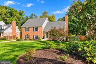 8206 Robin Hood Ct, Towson, MD 21204 - Photo 2