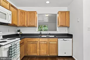387 Cambridge Pl, Prince Frederick, MD 20678 - Photo 8