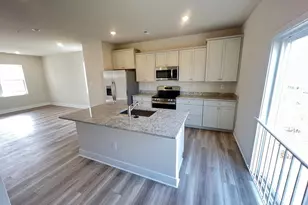 10627 Roundstone Ln, White Plains, MD 20695 - Photo 2