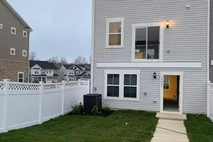 10572 Roundstone Ln Ln, White Plains, MD 20695 - Photo 2