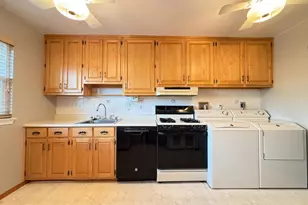 1111 Stone Ct, Waldorf, MD 20602 - Photo 4