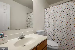 10906 W Point Pl, White Plains, MD 20695 - Photo 26