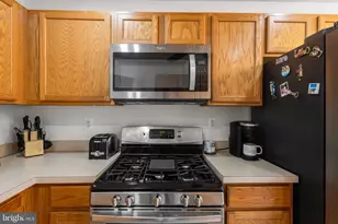 10906 W Point Pl, White Plains, MD 20695 - Photo 14